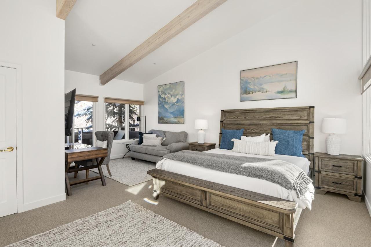 Standard Three Bedroom - Alps #406 *